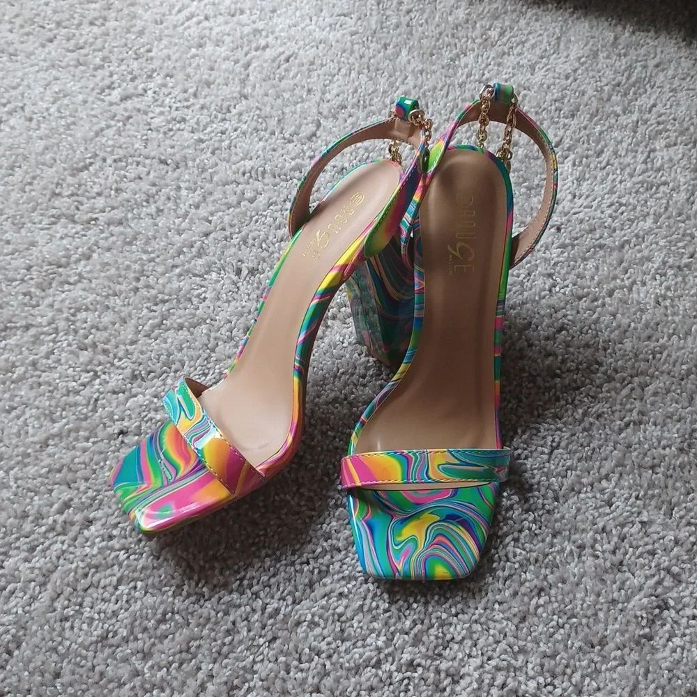 Heels - Picture 4 of 5